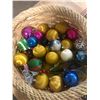 Image 3 : X-MAS ORNIMENTS/ DECOR + BASKET