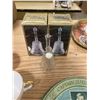 Image 5 : 3 SERVING TRAYS + BOX OF TEA CUPS/SAUCERS + 2 DINNER BELLS