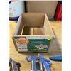 Image 8 : 2 PAINT GUNS + SAW BLADES + CAULKING + WOODEN BOX