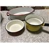 Image 1 : 4 ENAMEL POTS + 1 OVEN DISH ENAMEL + ENAMEL BOWL