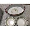 Image 2 : 4 ENAMEL POTS + 1 OVEN DISH ENAMEL + ENAMEL BOWL