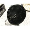 Image 9 : VINTAGE HAT BOX W/ 5 VINTAGE HATS + GIRDLE