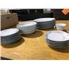 Image 3 : 8 PLATES + 8 SOUP BOWLS + 8 SALAD PLATES + 8 SAUCERS + 7 CUPS BANBURY INN FINE CHINA