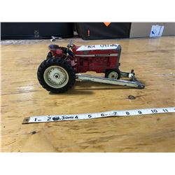 TOY TRACTOR INTERNATIONAL - FEL- NO BUCKET