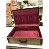 Image 4 : VINTAGE SUIT CASE