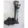 Image 1 : VINTAGE WORKING HORN