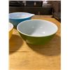 Image 3 : 3 LARGE PYREX BOWLS YELLOW GREEN AND BLUE