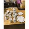 Image 1 : 2 ROYAL ALBERT LAVENDER ROSE 23 PIECES