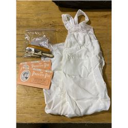 VINTAGE LADY SLIP + 2 NEW HAIRNETS + GROOMING ITEMS
