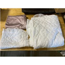 DOUBLE  VINTAGE WHITE BED SPREAD SET + 1 MAUVE SATIN SHEET + 2 PILLOW CASES