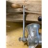 Image 6 : 2 MEAT GRINDERS AND SPRAYER