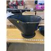Image 3 : 2 BLACK METAL ITEMS COAL BUCKET AND FRY PAN