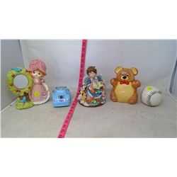 5 Vintage Piggy Banks