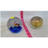 Image 2 : 2 Glass Paperweights