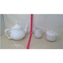 Brand New Corelle Stoneware Teapot and Cream & Sugar