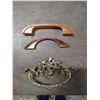 Image 2 : LOT OF DRESSER OR CUPBOARD HANDLES (BRASS, PLASTIC)