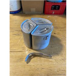 UNIQUE VINTAGE 3 PIECE ALUINUM COOK SET W/ LIDS AND LIFTER