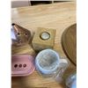 Image 6 : LOT OF MISCELLANEOUS KITCHEN WARE INCLUDING A "LAZY SUSAN"