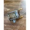 Image 5 : 2 VINTAGE FISHING REELS 1 OPEN-BALE 1 CLOSED