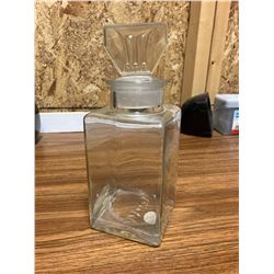 VINATGE GLSS APOTHECARY JAR WITH LID