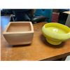 Image 1 : 2 PLANT PLANTERS ONE YELLOW ONE PINK