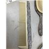 Image 2 : SILVER VINTAGE WOMENS GROOMING SET