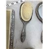 Image 3 : SILVER VINTAGE WOMENS GROOMING SET