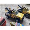 Image 5 : 2 LARGE TONKA TRUCKS + 1 LARGE AND 3 SMALL TRUCKS TOYS