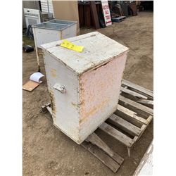 PRIMITIVE WOOD BOX WHITE