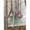 Image 3 : LOT OF 8 GARDEN TOOLS