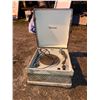 Image 2 : ANTIQUE SILVERTONE RECORD PLAYER MODEL # 17013