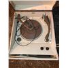Image 3 : ANTIQUE SILVERTONE RECORD PLAYER MODEL # 17013