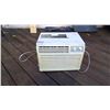 Image 1 : WINDOW AIR CONDITIONER 5200 BTU