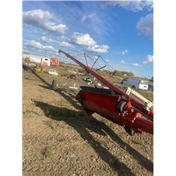 Swing Auger Buhler FarmKing, 1070, 70' Has operating vibration