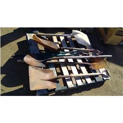LOT OF SHOVELS