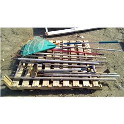 LOT OF GARDENING TOOLS