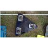 Image 5 : 2 PULLEYS AND A 3 WHEEL DOLLY