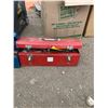 Image 2 : 2 METAL TOOL BOXES 1=TABLE LEGS 1=OLD/RUST TOOLS