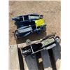 Image 1 : 3 FLOOR JACKS