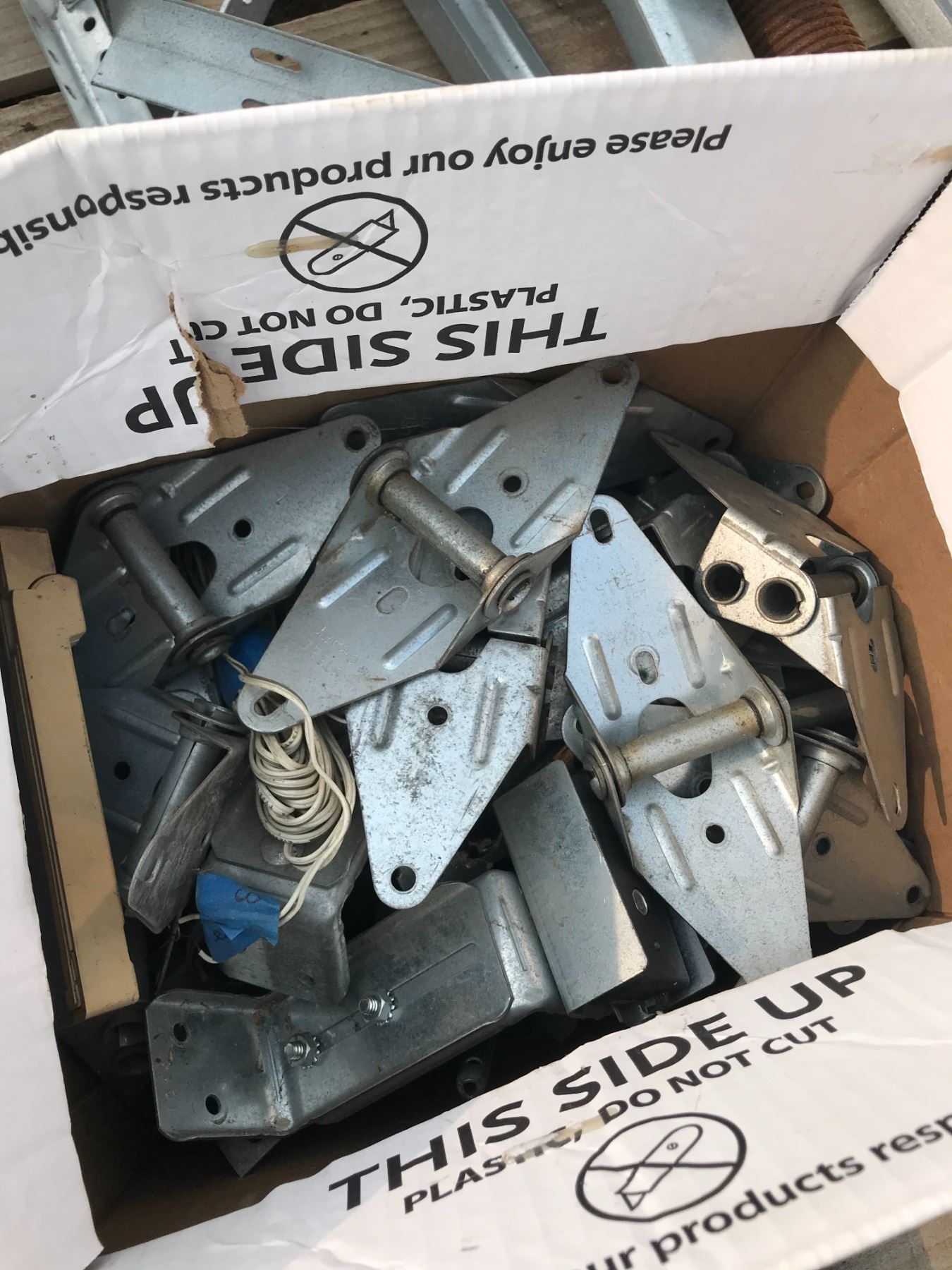 STEELCRAFT GARAGE DOOR PARTS & PIECES Schmalz Auctions