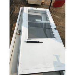 DOOR C/W KEY IN DOOR HANDLE