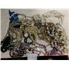 Image 3 : LARGE LOT OF JEWELLERY