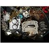 Image 5 : LARGE LOT OF JEWELLERY