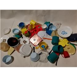 VINTAGE 70'S CHILDREN PLAY KITCHENWARE
