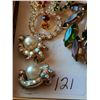 Image 4 : Lot of 2 Rhinestone broaches and clip earrings