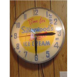 SILVERWOODS DELUXE ICE CREAM CLOCK 1960 GLASS REPAIRED (FOR RESTORATION)