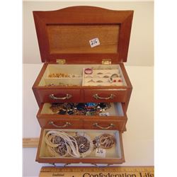 VINTAGE 'GUNTHER MELE' 1976 COLLECTIBLE MUSICAL JEWELLERY BOX WITH COSTUME JEWELLERY