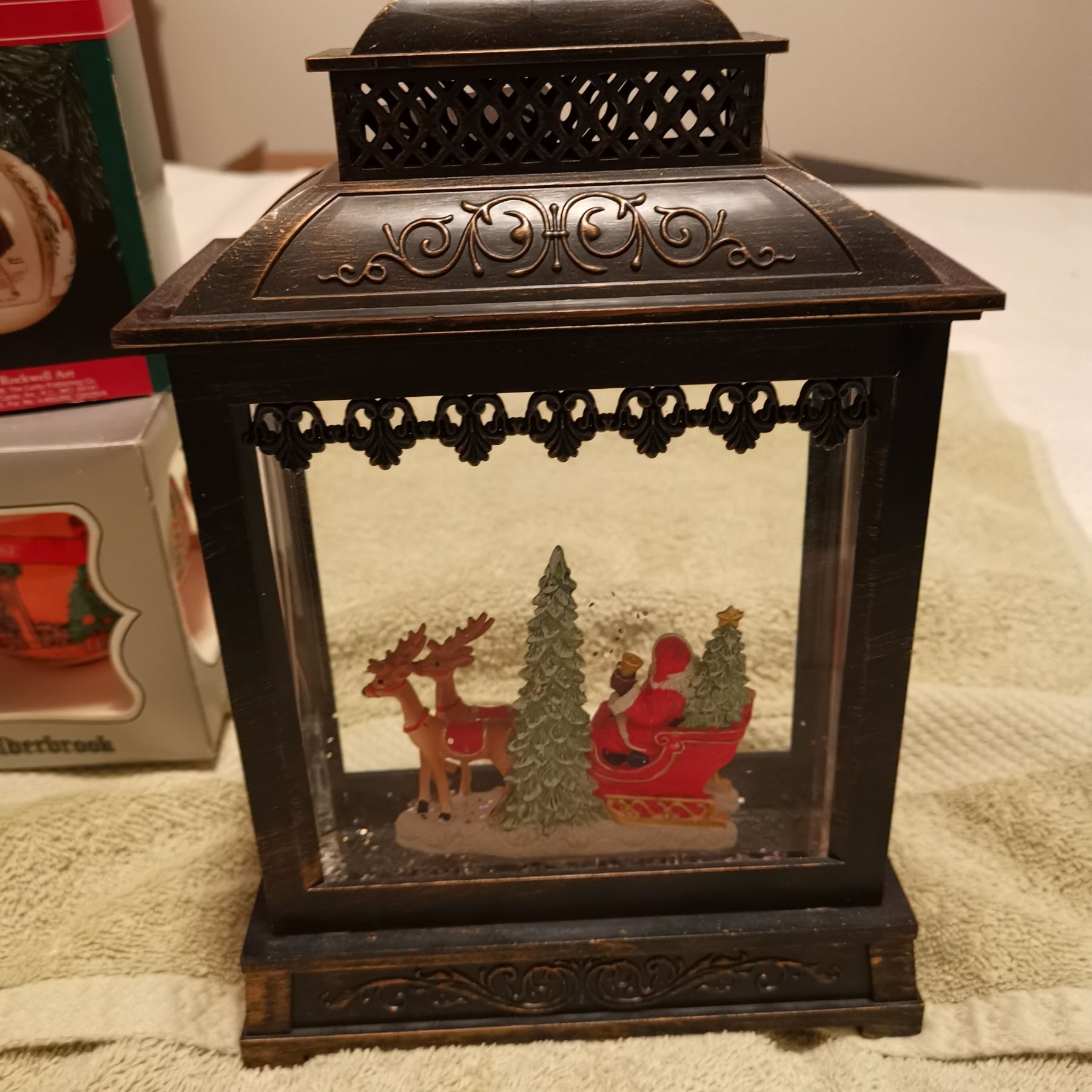 5 christmas ornaments and music box 5 CHRISTMAS ORNAMENTS AND MUSIC BOX