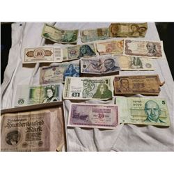 LOT OF FOREIGN BILLS (15)