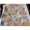 Image 1 : LOT OF 24 FOREIGN BILLS